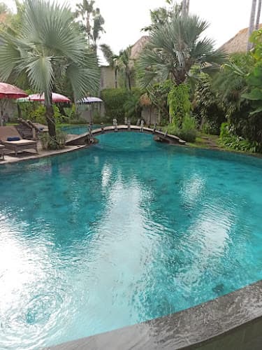 Made Pool Maintanance Pool and Service Freelance